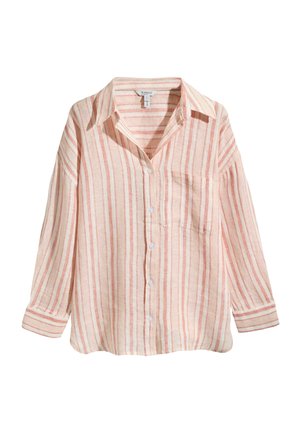 Košeľa s dlhým rukávom na gombíky s ružovo-bielymi vertikálnymi pruhmi, predným vreckom a golierom, vyrobená z ľahkej látky.