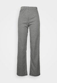 Não selecionado, snow white/black