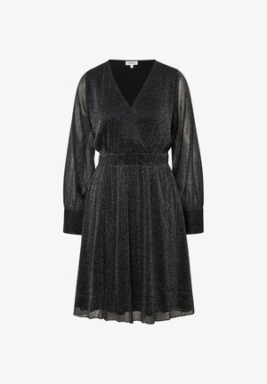 Schwarzes Kleid mit V-Ausschnitt, langen transparenten Ärmeln, elastischem Bund und ausgestelltem Rock. Der Stoff hat ein schimmerndes Finish, das Textur hinzufügt.