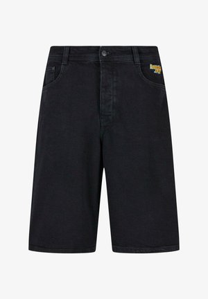 Svarte denimshorts med standard passform, fem lommer, frontlukking med knapp og brodert tekstdetalj på venstre side.