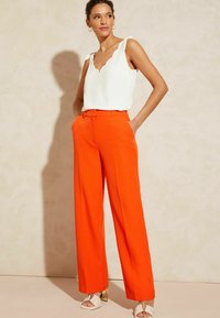 Love & Roses V NECK SCALLOP DETAIL TIE SHOULDER - REGULAR FIT - Blūze - ivory white