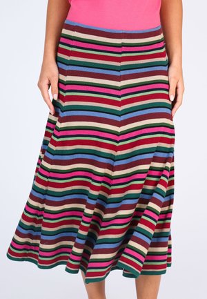 Gestreifter Midirock mit mehrfarbigen horizontalen Streifen in Rosa, Grün, Blau, Burgunderrot und Creme, aus einem weichen Strickstoff gefertigt.