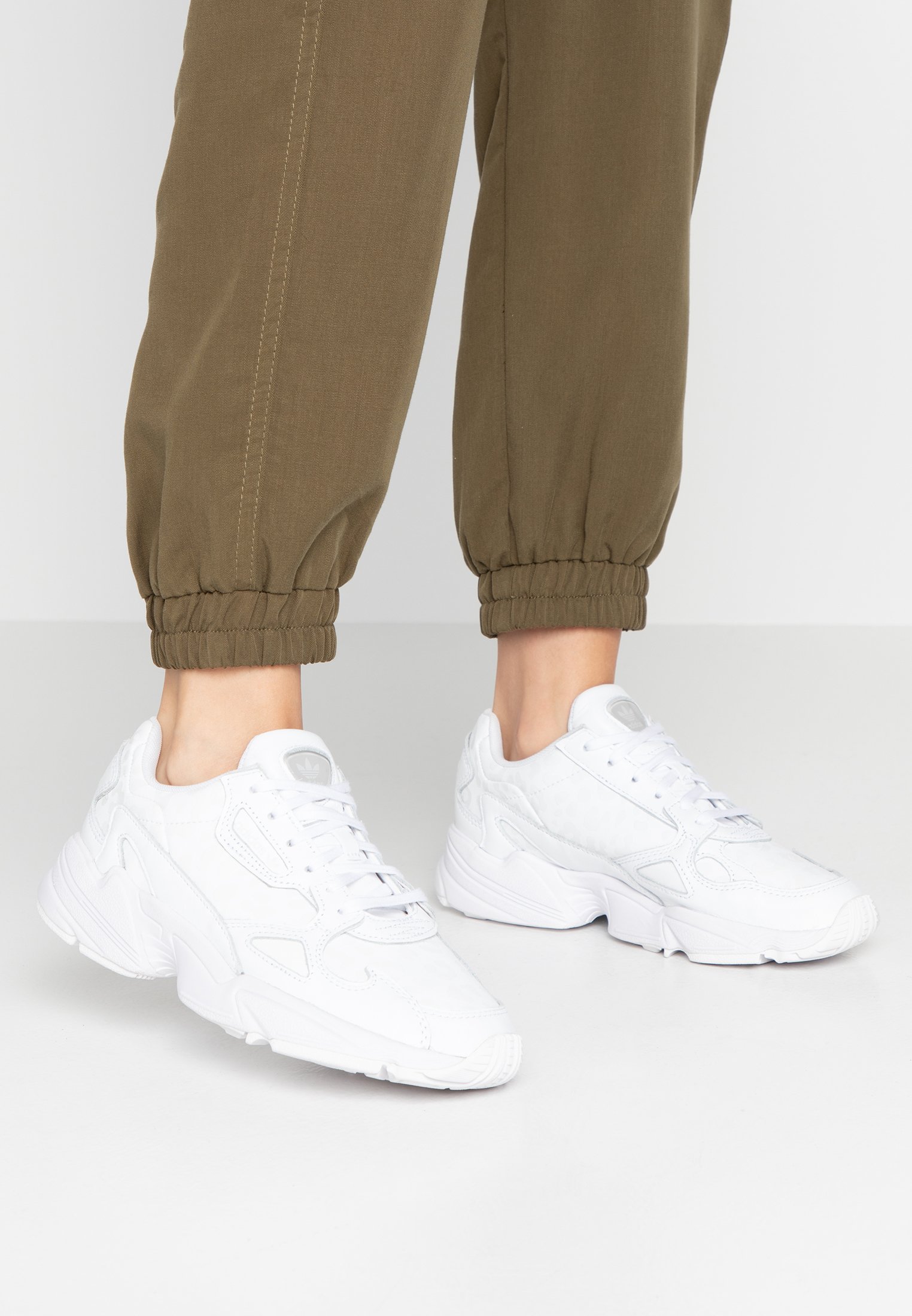 adidas Originals FALCON TORSION SYSTEM RUNNING STYLE SHOES adidas Originals FALCON Sneaker low footwear white