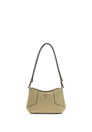 Petit sac à bandoulière en cuir vert olive avec une sangle noire réglable et une fermeture éclair dorée, avec un logo triangulaire Guess sur le devant.