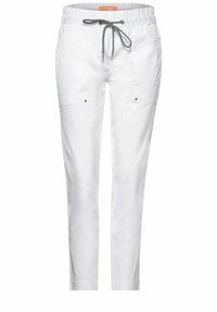 Vita slim-fit byxor med elastisk midja och svart-vita dragsnören, med framfickor med knappdetaljer.