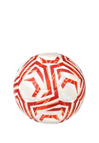 Fußball mit einer weißen Oberfläche, die mit kräftigen roten geometrischen Mustern und Akzenten versehen ist. Glatte Textur mit genähten Panels für Langlebigkeit.