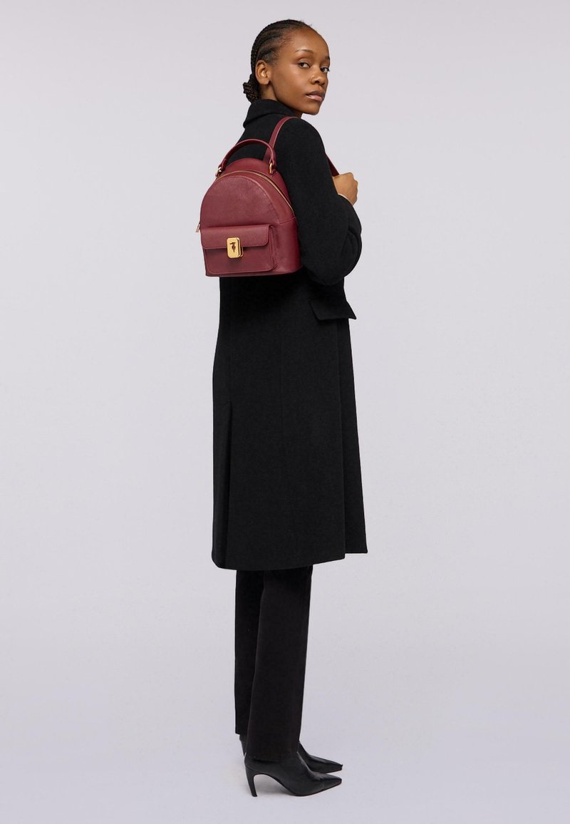 Sac à Main Trussardi (Tru Trussardi) En Cuir Grainé Violine - Avec Bandoulière - Neuf Avec étiquettes - Prix Conseillé 300€