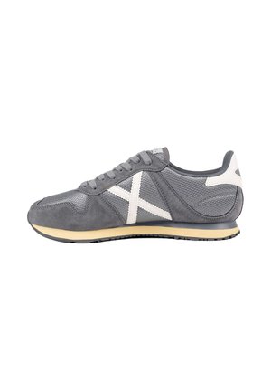 MUNICH, MUNICH MASSANA MAN 602 ZAPATILLAS RETRO RUNNING GRIS Y BLANCO - Zapatillas - gris