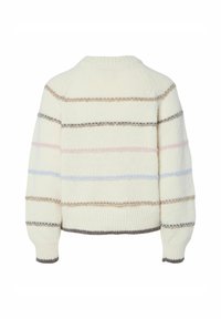 Kremasti pleteni pulover s rebrastim manžetama i rubom, koji ima vodoravne pruge u smešnoj, sivoj, roze i plavoj boji na leđima i rukavima.