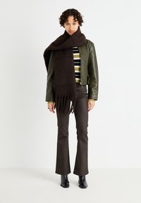 Gina Tricot CHUNKY SCARF - Cachecol - brown
