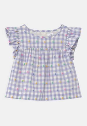 Haut pour bébé en vichy lavande et blanc avec des manches courtes froufroutantes et de petits points colorés brodés éparpillés sur le tissu.