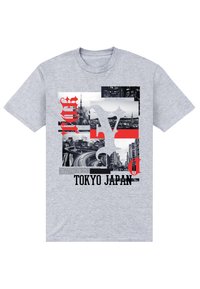 Camiseta de algodón gris con un diseño gráfico que presenta imágenes de la silueta de Tokio en blanco y negro, texto rojo y la frase "TOKIO JAPÓN."