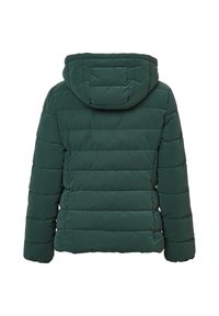 Giacca a vento verde con cappuccio, design trapuntato e texture liscia. Presenta cuciture orizzontali per l'isolamento. Vista posteriore mostrata.