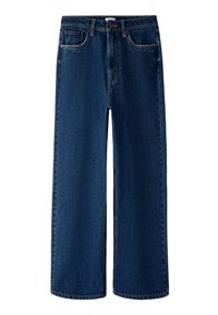 Jeans hlače širokih hlačnic v temno modrem denimu, z značilnim dizajnom s petimi žepi, standardno zapiranjem na kovinski gumb in šivi kot detajli.