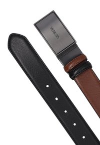 Zwarte leren band met textuurdetails en gaten, gecombineerd met een rechthoekige metalen gesp in een matte afwerking, met het logo "Venezia."