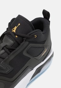 Jordan JORDAN STAY LOYAL 3 - Höga sneakers - black/metallic gold/white/football grey