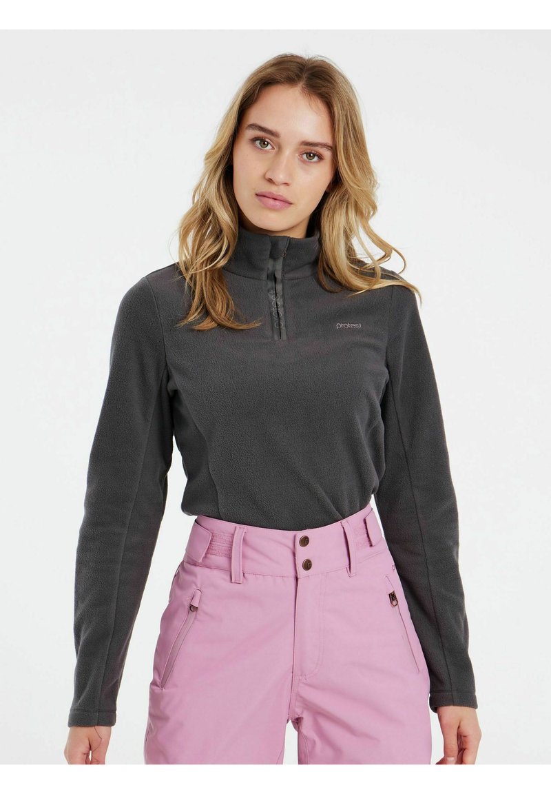Fleece pullover in donkergrijs met hoge kraag en halve rits. Gekocht met lichtroze broeken met dubbele knoopsluiting en zijzakken.