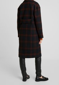KIOMI Cappotto classico - red