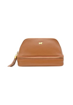 Borsa in pelle marrone con zip dorata e nappina, con un piccolo emblema di toro dorato sulla parte anteriore e un design con cima arrotondata.