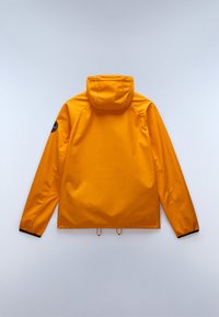 Žlutá voděodolná bunda s kapucí, nastavitelným lemem a černými akcenty. Hladká textura s kulatým logem na levém rukávu.
