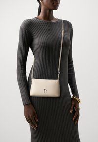 Furla DIAMANTE MINI - Torba čez telo - grano