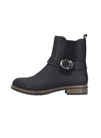 Bottine noire en cuir synthétique avec une finition texturée. Présente un panneau en maille, un talon plat et une sangle décorative avec des éléments en métal argenté.