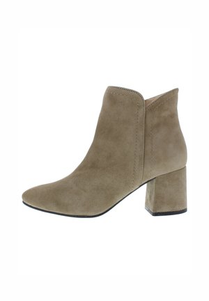 Classic ankle boots - sand