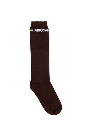 Un único calcetín marrón oscuro hasta la rodilla con el texto blanco ""BARROW"" y una pequeña cara sonriente verde cerca del puño superior.