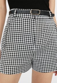 Stradivarius Shorts - white
