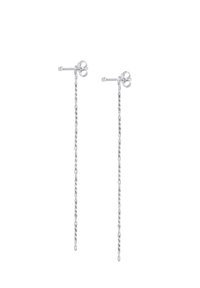 Boucles d'oreilles en argent avec un design en chaîne tordue, dotées d'un fermoir à tige, mettant en valeur une texture métallique lisse et une forme élancée.
