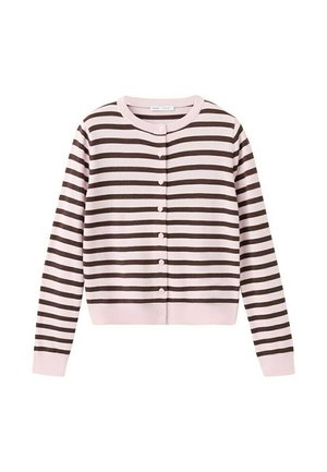 Lichtroze vest met donkerbruine horizontale strepen, ronde hals, lange mouwen en knoopsluiting aan de voorkant.