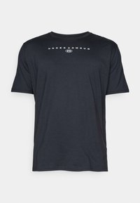 Schwarzes T-Shirt mit kurzen Ärmeln aus weichem Stoff, mit dem weißen "Under Armour"-Logo auf der Brust. Einfacher Rundhalsausschnitt und lockere Passform.