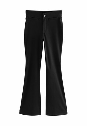 Zwarte flared broek met een zachte textuur, voorzien van voorzakken, een knoopsluiting aan de voorkant en een duidelijke tailleband.