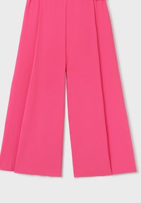 Pantaloni ampi fucsia realizzati in tessuto morbido, con vita alta e delicate pieghe per una maggiore volume.