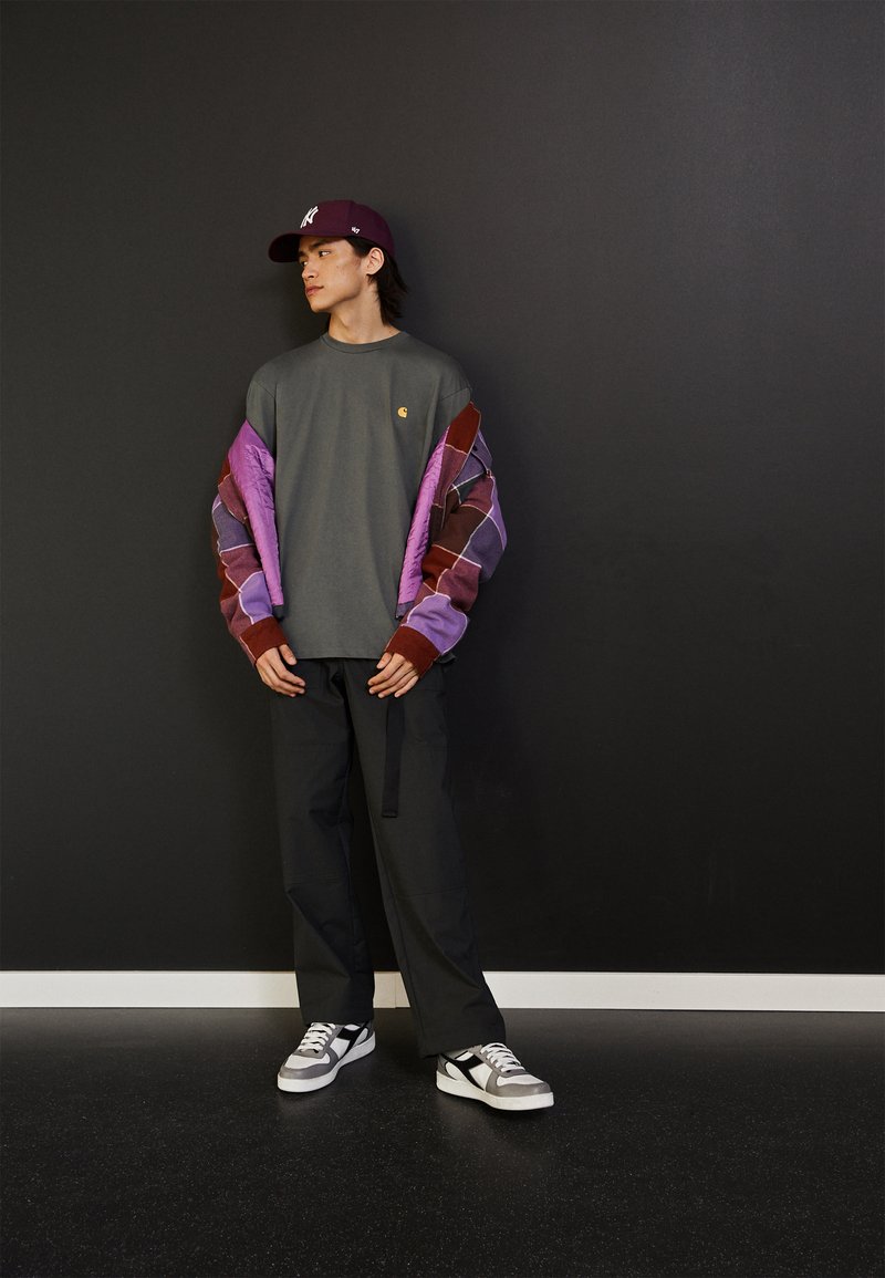 Carhartt WIP CHASE - T-shirt básica - thyme/gold