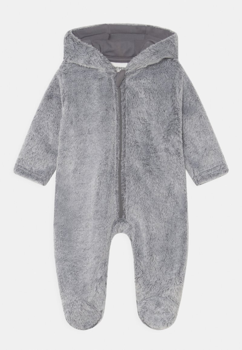 Combinaison en polaire grise à manches longues, avec une capuche et une fermeture éclair devant. Texture douce, détails de pieds arrondis et sans motifs visibles.