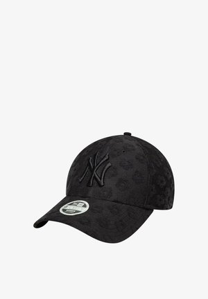 Schwarze Mütze mit geprägtem Blumenmuster, ausgestattet mit einem auffälligen schwarzen gestickten Logo auf der Vorderseite und einem gebogenen Schirm.