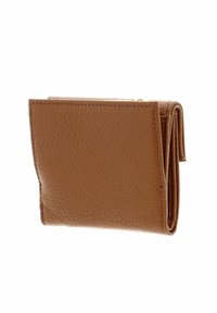 Portefeuille plié en cuir brun texturé avec coutures visibles et un léger détail en laiton sur le bord supérieur, isolé sur fond blanc.