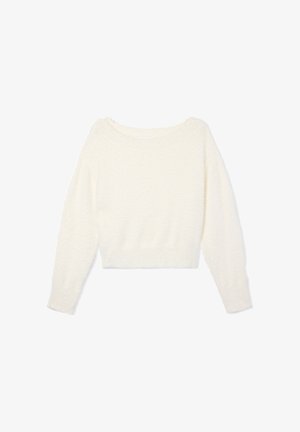 Przycięty biały sweter o miękkiej, puszystej teksturze, z szerokim dekoltem i długimi rękawami. Brak widocznych wzorów i detali metalowych.