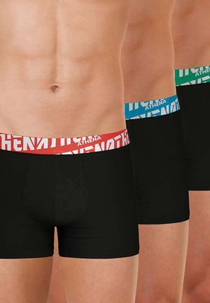 Boxer shorts noirs à coupe ajustée, dotés de ceintures élastiques colorées en rouge, bleu et vert, chacune affichant "ATHENA" en lettres majuscules.