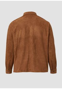 Braunes Wildleder-Hemd mit langen Ärmeln und Knopfmanschetten, einer mittigen senkrechten Naht auf dem Rücken und einem klassischen Kragen vor einem schlichten Hintergrund.