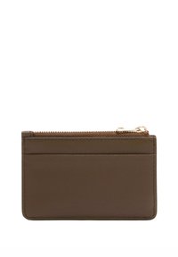 Portefeuille à cartes en cuir marron avec une fermeture éclair, présentant une texture lisse et deux emplacements pour cartes à l'avant. Design compact et minimaliste.