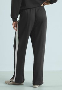 Next SIDE STRIPE JOGGERS - Träningsbyxor - black