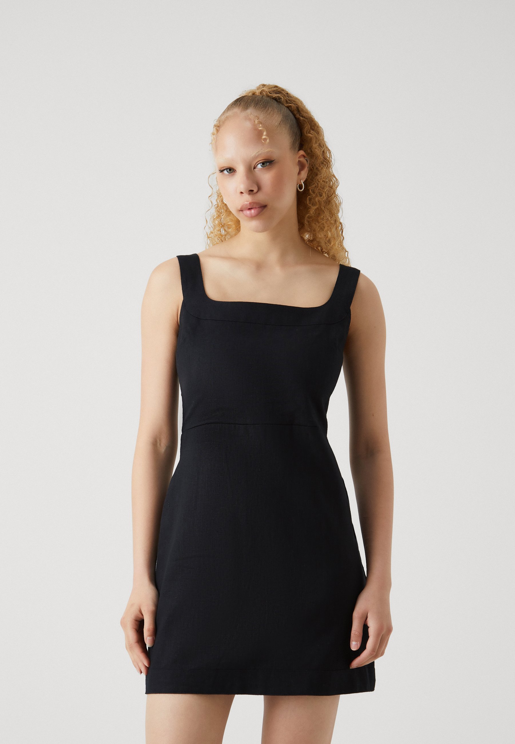 Abercrombie & Fitch WIDE STRAP SLIM MINI DRESS - Day dress - black beauty/ black - Zalando.ie Abercrombie & Fitch WIDE STRAP SLIM MINI DRESS - Day dress - black beauty/ black - Zalando.ie