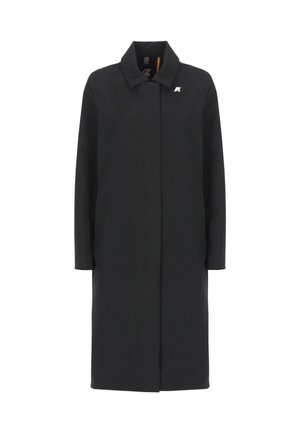 Cappotto lungo nero con colletto e chiusura frontale nascosta, con un piccolo logo bianco sul petto.