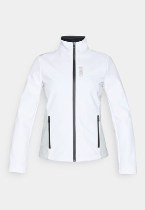 Bela softshell jakna z visokim ovratnikom, sprednjim zadrgo in črnimi detajli. Ima dva žepa z zadrgo na straneh in subtilno logo podrobnost.