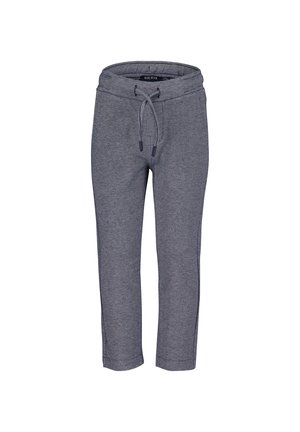 Grå strikkede joggerbukser med snor i taljen, tapered ben og subtil tekstur; har sidelister for ekstra detalje.