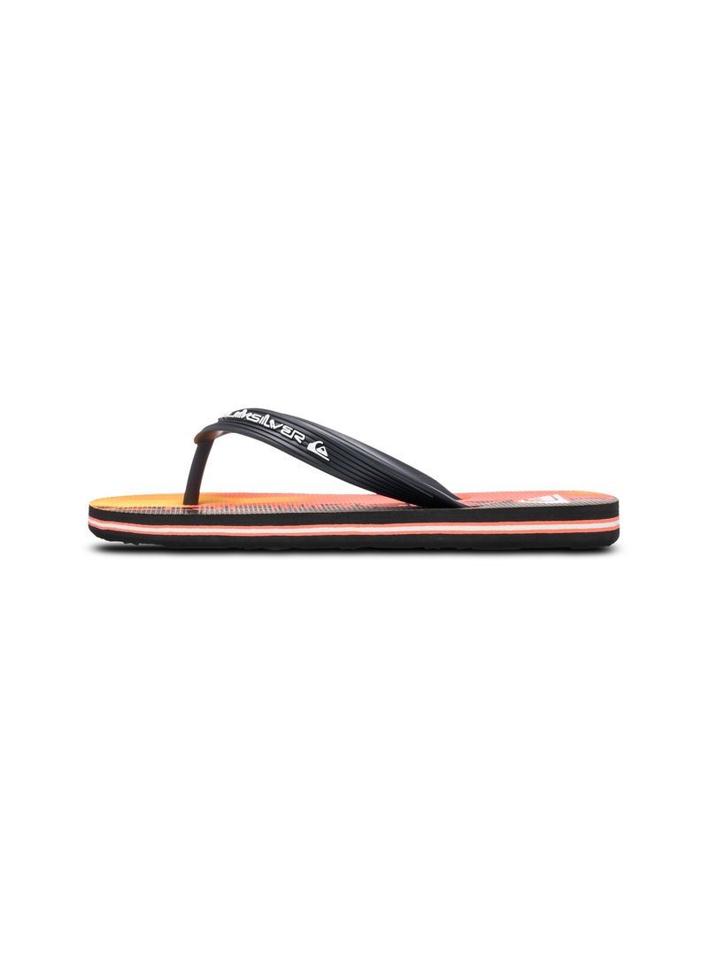 Sort gummiflip-flop med tekstureret orange og rød fodseng, tynd sort rem og hvidt logo. Har en multicolor stribet sål.