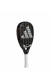 Raquette de padel noire avec une surface en fibre de carbone texturée, des perforations blanches et un manche blanc avec des accents rouges et des trous de prise.