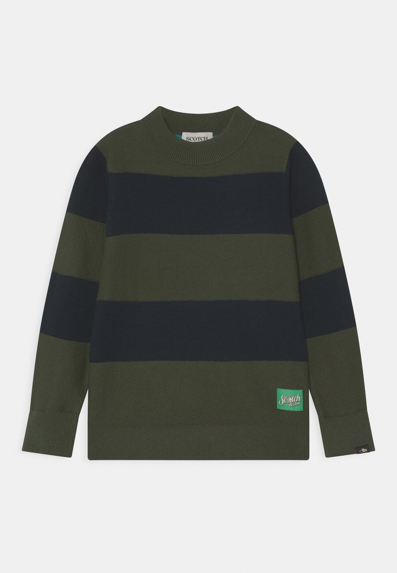 Pull col rond avec de larges rayures horizontales vert foncé et noires, poignets côtelés, et une petite étiquette de marque verte près de l'ourlet.